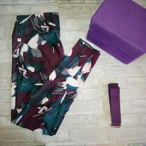 SALE!! Fabletics Flower Print Leggings